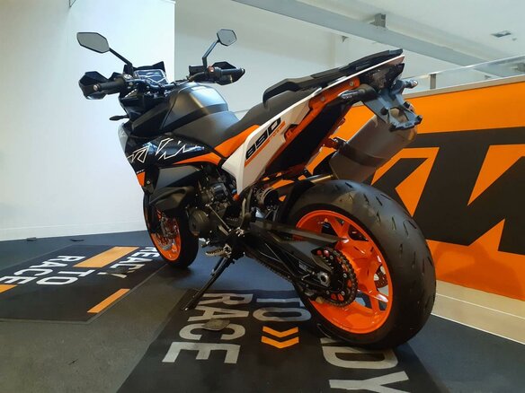 2024 KTM 890 SMT, чёрный, 1199000 рублей - вид 5