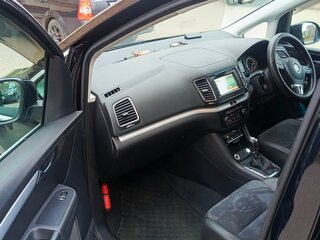 2011 Volkswagen Sharan II, чёрный, 890000 рублей, вид 5