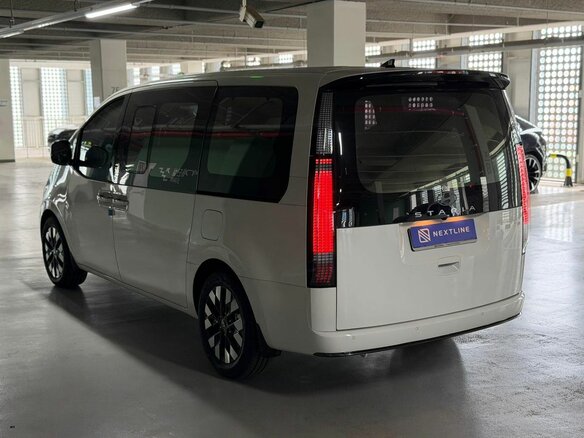 2025 Hyundai Staria I, белый, 9890000 рублей - вид 2