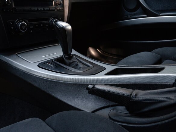 2010 BMW 3 серии 325i V (E90/E91/E92/E93) Рестайлинг, чёрный, 1100000 рублей - вид 11