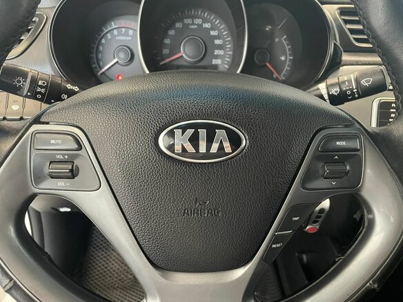 2016 Kia Rio III Рестайлинг, белый - вид 15