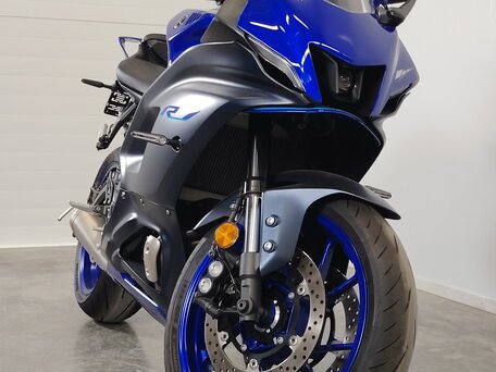 2022 Yamaha YZF-R7, синий, 829000 рублей, вид 3