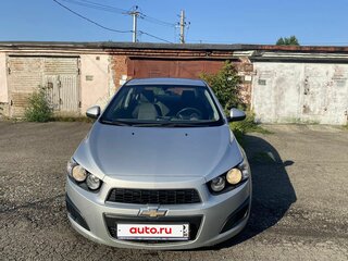 2013 Chevrolet Aveo II, серебристый, 800000 рублей, вид 1