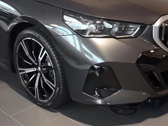 2025 BMW 5 серии 520d xDrive VIII (G60/G61/G68), серый - вид 7