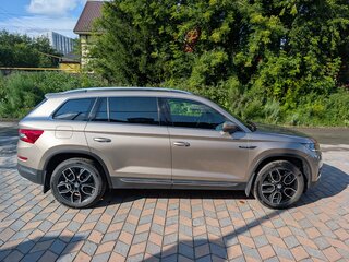 2020 Skoda Kodiaq I, коричневый, 3500000 рублей, вид 4