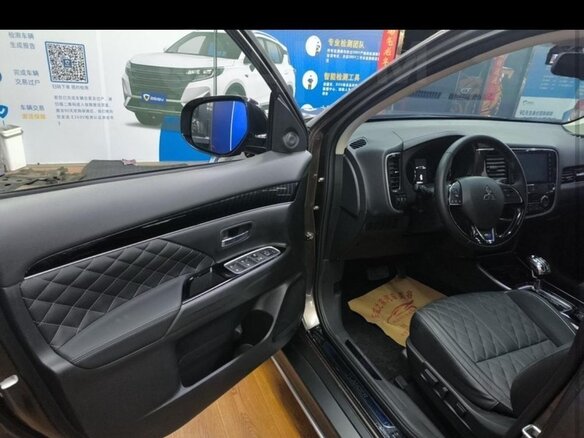 2021 Mitsubishi Outlander III Рестайлинг 3, коричневый, 1980000 рублей - вид 8