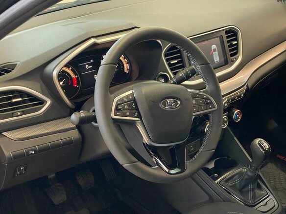 2026 Lada (ВАЗ) Vesta SW I Рестайлинг (NG), чёрный - вид 5