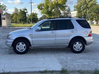 1999 Mercedes-Benz M-Класс 320 I (W163), серебристый, 630000 рублей, вид 3