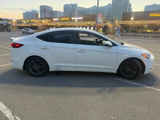 2017 Hyundai Elantra VI (AD), белый, 1350000 рублей, вид 3