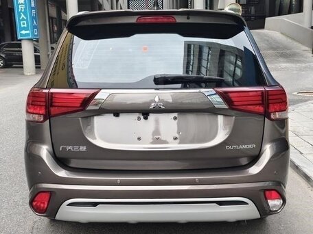 2021 Mitsubishi Outlander III Рестайлинг 3, коричневый, 1980000 рублей, вид 4