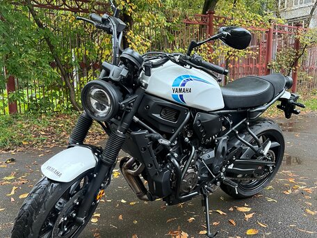 2022 Yamaha XSR700, белый, 795000 рублей, вид 1