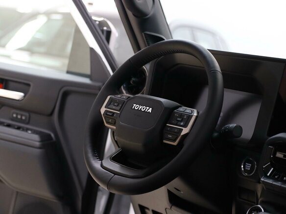 2026 Toyota Land Cruiser Prado 250 Series, белый, 11400000 рублей - вид 15
