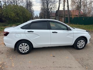 2024 Lada (ВАЗ) Vesta I Рестайлинг (NG), белый, 620000 рублей, вид 4