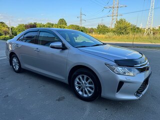 2015 Toyota Camry VII (XV50) Рестайлинг, серебристый, 2100000 рублей, вид 3