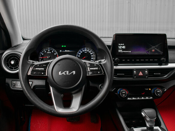 2021 Kia K3 II Рестайлинг, белый, 1725000 рублей - вид 11