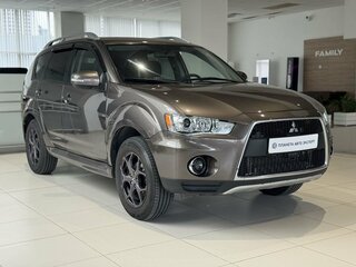 2009 Mitsubishi Outlander II Рестайлинг, коричневый, 999000 рублей, вид 3