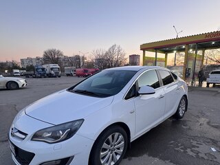 2013 Opel Astra J Рестайлинг, белый, 1300000 рублей, вид 1