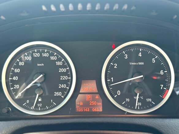 2013 BMW X6 35i I (E71) Рестайлинг, белый - вид 16