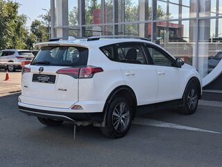 2017 Toyota RAV4 IV (XA40) Рестайлинг, белый, 2353000 рублей, вид 4