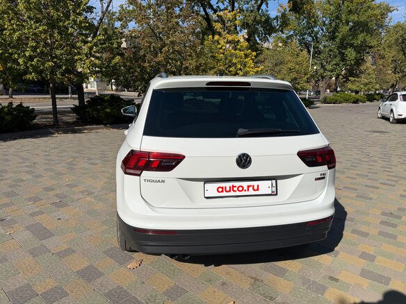 2017 Volkswagen Tiguan II, белый, 2250000 рублей - вид 4