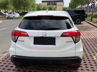 2022 Honda Vezel I Рестайлинг, белый, 1980000 рублей, вид 5