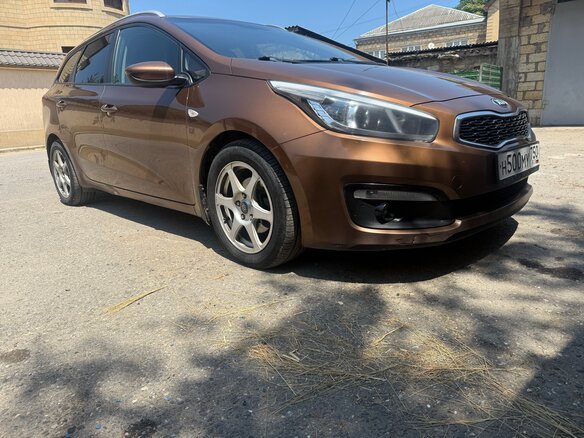 2016 Kia Ceed II Рестайлинг, коричневый, 1000000 рублей - вид 1