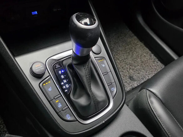 2022 Hyundai Kona I Рестайлинг, серебристый, 1792400 рублей - вид 6