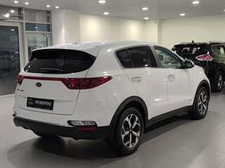2019 Kia Sportage IV Рестайлинг, белый, 2097000 рублей, вид 5