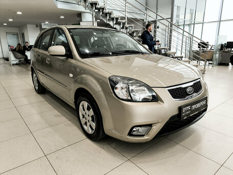 2011 Kia Rio II Рестайлинг, бежевый, 430000 рублей, вид 3