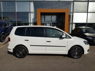 2011 Volkswagen Touran I Рестайлинг 2, белый, 940000 рублей, вид 4