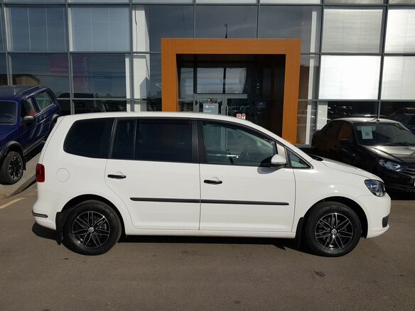 2011 Volkswagen Touran I Рестайлинг 2, белый, 910000 рублей - вид 3