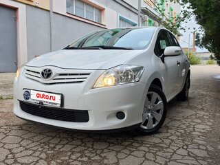 2010 Toyota Auris I Рестайлинг, белый, 925000 рублей, вид 1