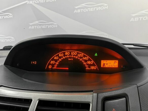 2010 Toyota Vitz II (XP90), белый, 650000 рублей - вид 17