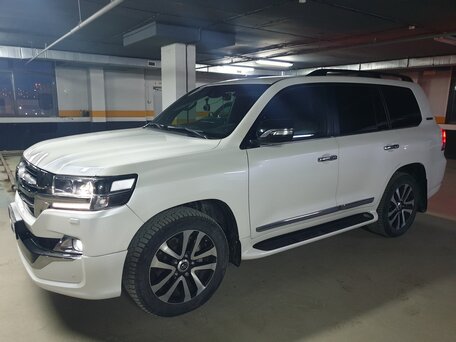 2019 Toyota Land Cruiser 200 Series Рестайлинг 2, белый, 6695000 рублей, вид 3