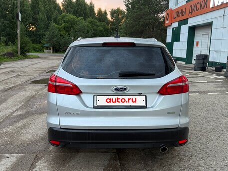 2018 Ford Focus III Рестайлинг, серебристый, 890000 рублей, вид 3