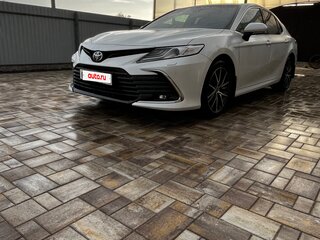 2021 Toyota Camry VIII (XV70) Рестайлинг, белый, 3700000 рублей, вид 1
