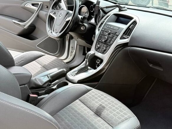 2012 Opel Astra GTC J Рестайлинг, белый, 640000 рублей - вид 6