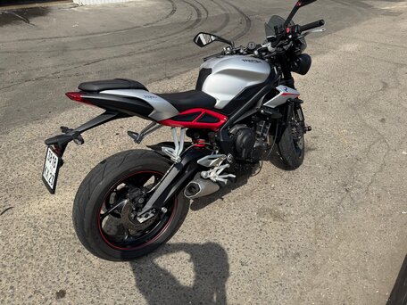 2019 Triumph Street Triple, серый, 820000 рублей, вид 4