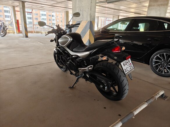 2011 Suzuki SFV 400 Gladius, серый, 400000 рублей - вид 1