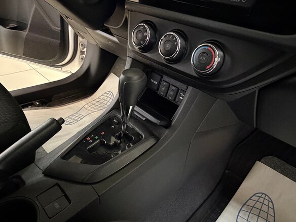 2013 Toyota Corolla XI (E160, E170, E180), белый - вид 18