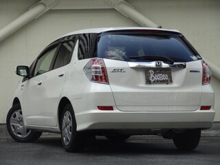 2015 Honda Fit Shuttle I Рестайлинг, белый, 700000 рублей, вид 4