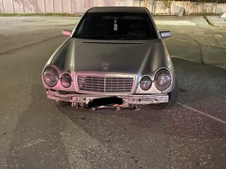 1997 Mercedes-Benz E-Класс 230 II (W210, S210), серебристый, 150000 рублей, вид 1