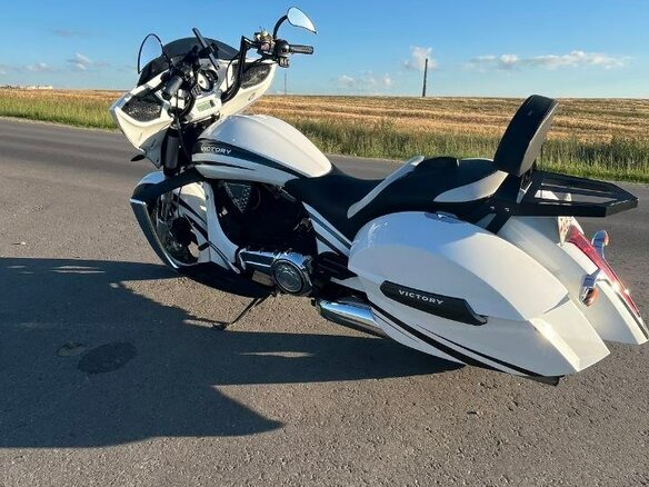 2012 Victory Cross Country, белый, 700000 рублей - вид 4