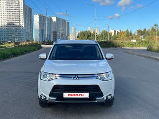 2014 Mitsubishi Outlander III Рестайлинг, белый, 1495000 рублей, вид 2
