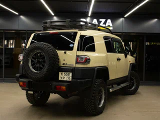2018 Toyota FJ Cruiser, бежевый, 4500000 рублей, вид 4
