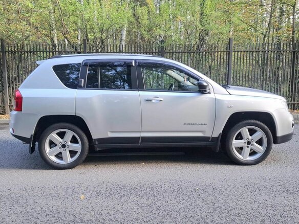 2011 Jeep Compass I Рестайлинг, серебристый, 990000 рублей - вид 9