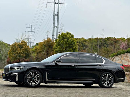 2021 BMW 7 серии 730i VI (G11/G12) Рестайлинг, чёрный, 6277926 рублей, вид 4