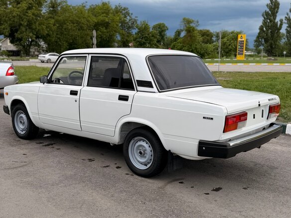 2005 Lada (ВАЗ) 2107, белый, 257000 рублей - вид 2