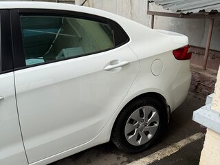 2014 Kia Rio 6-speed III, белый, 800000 рублей, вид 2