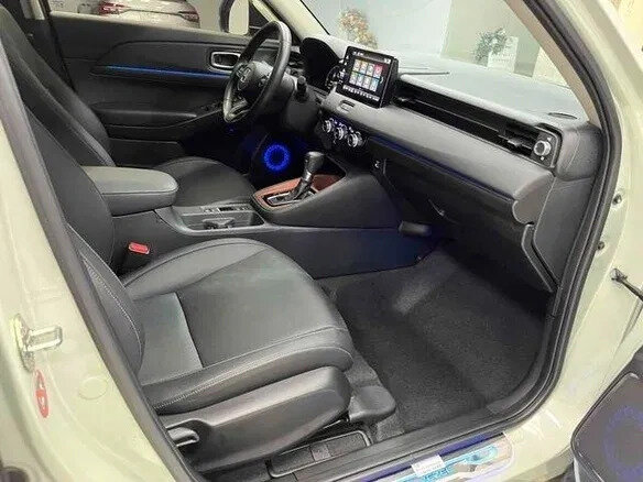 2023 Honda Vezel II, серебристый, 1746000 рублей - вид 14
